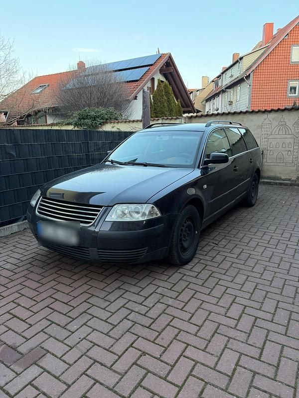 Schwarz Gebraucht 2002 VW Passat Kombi | 999 € (Fairer Preis) - Bild 1/4