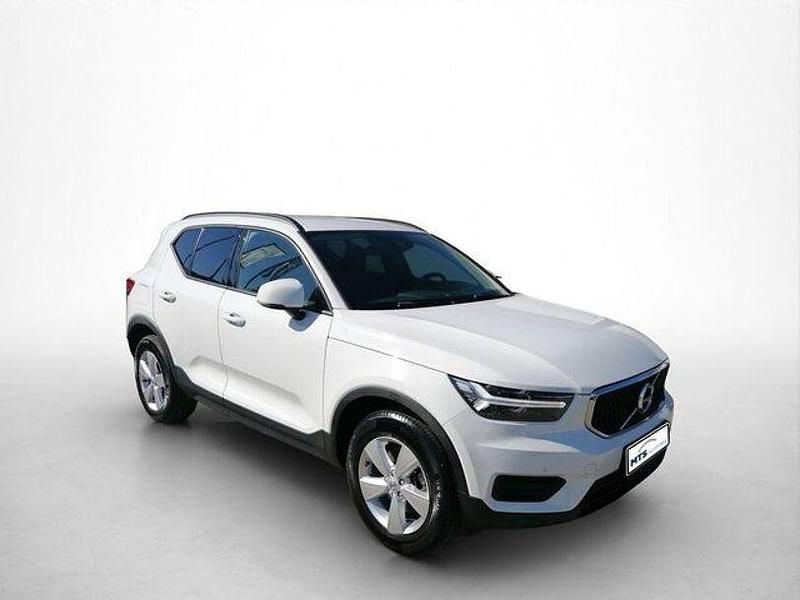 Gebraucht Volvo XC40 Momentum 129 PS (94 kW) 2021 Weiß SUV