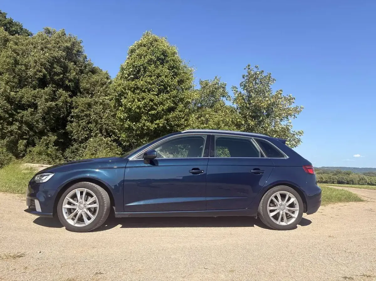 Gebraucht Audi A3 Sportback Sport 150 PS (110 kW) 2018 Blau Kleinwagen