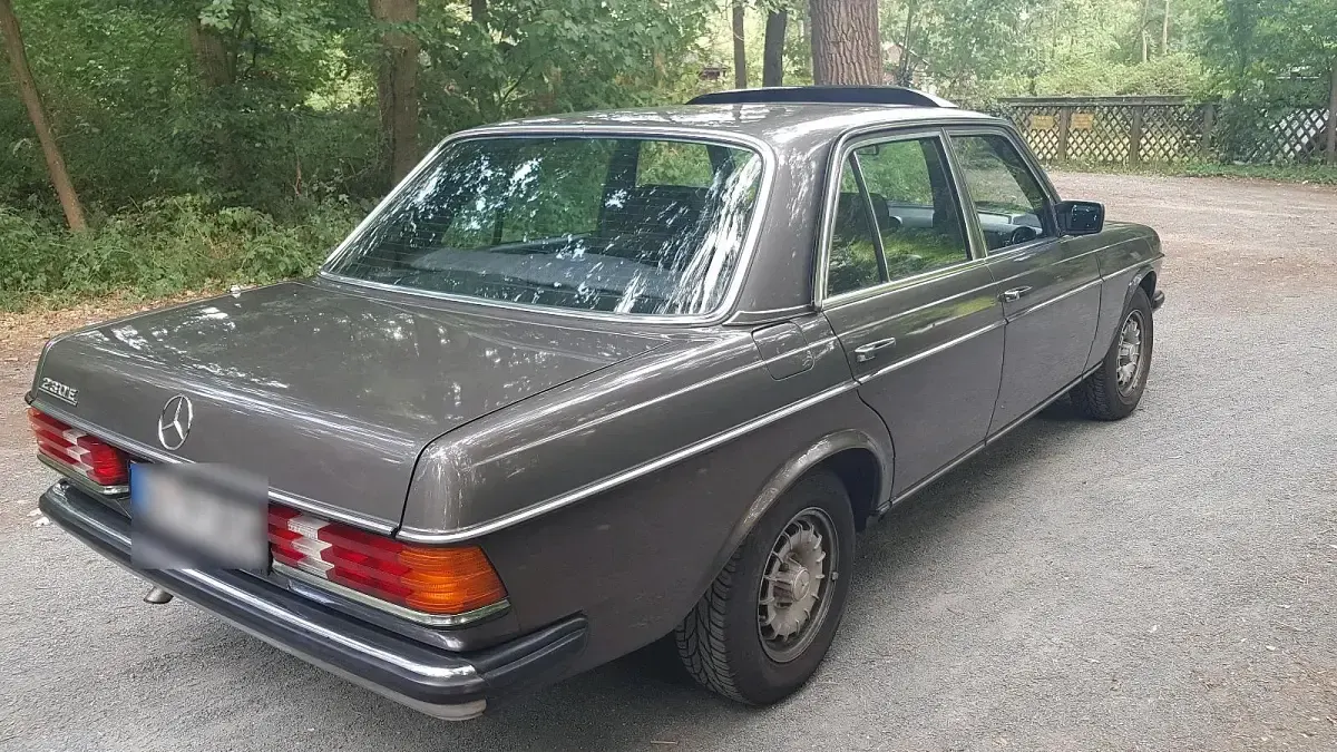 Gebraucht Mercedes E230 1981 Gold Limousine