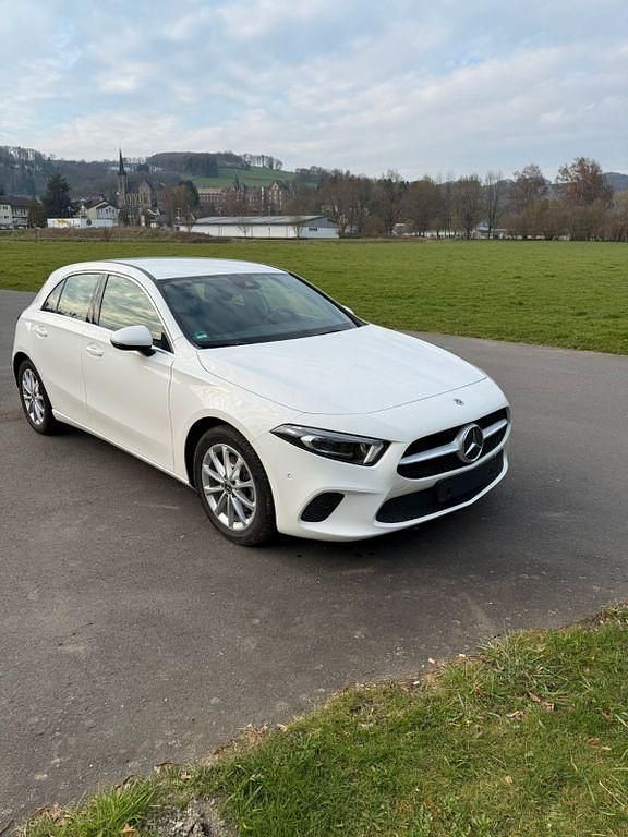Gebraucht Mercedes A200 163 PS (119 kW) 2019 Weiß Limousine
