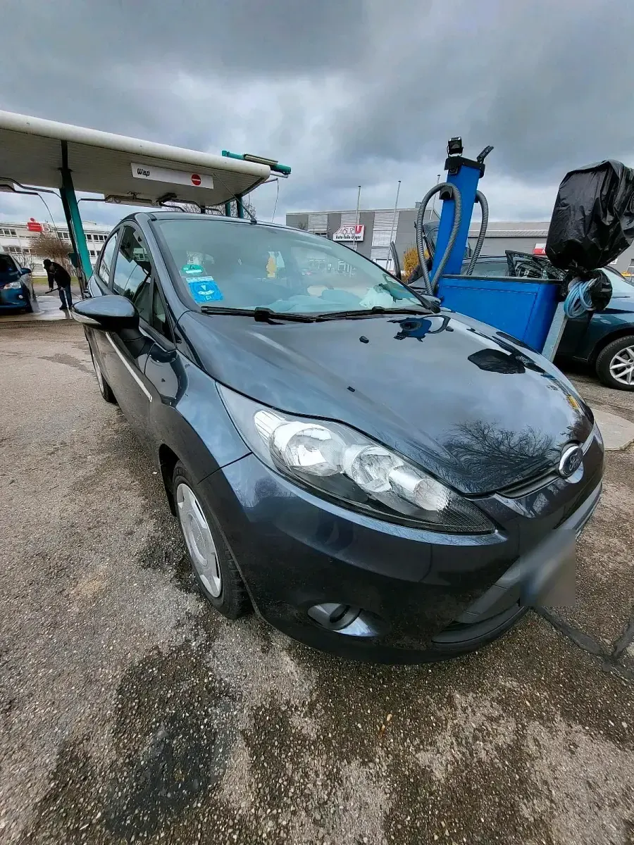 Gebraucht Ford Fiesta 60 PS (44 kW) 2010 Grau Kleinwagen