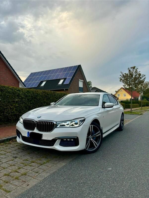 Weiß Gebraucht 2016 BMW 730 M Sport Limousine | 36.890 € (Teuer) - Bild 1/4