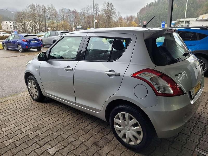 Gebraucht Suzuki Swift Club 94 PS (69 kW) 2011 Silky silver Kleinwagen