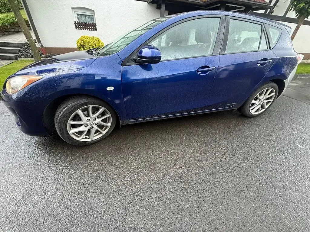 Gebraucht Mazda 3 Edition 105 PS (77 kW) 2012 Blau Limousine