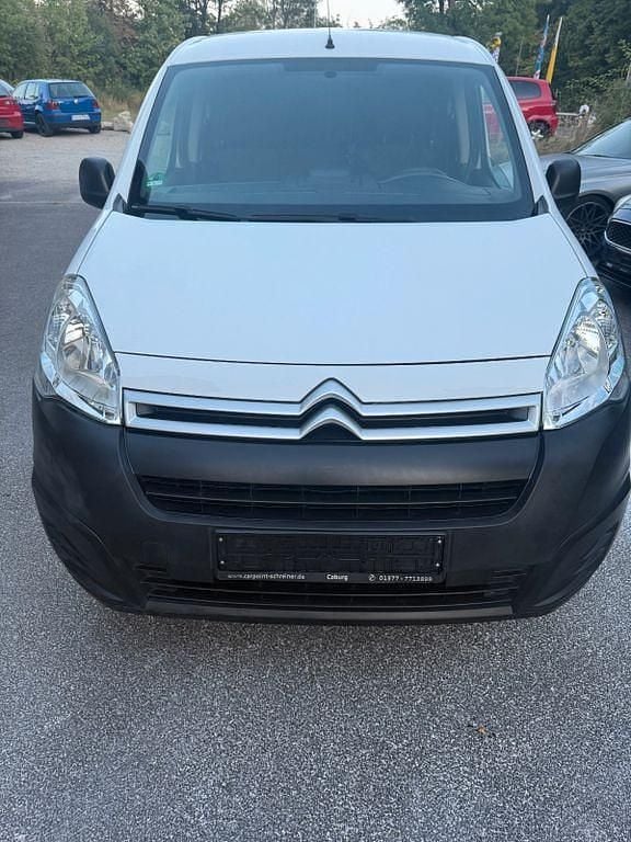 Weiß Gebraucht 2017 Citroën Berlingo Van / Kleinbus | 9.800 € (Fairer Preis) - Bild 1/4
