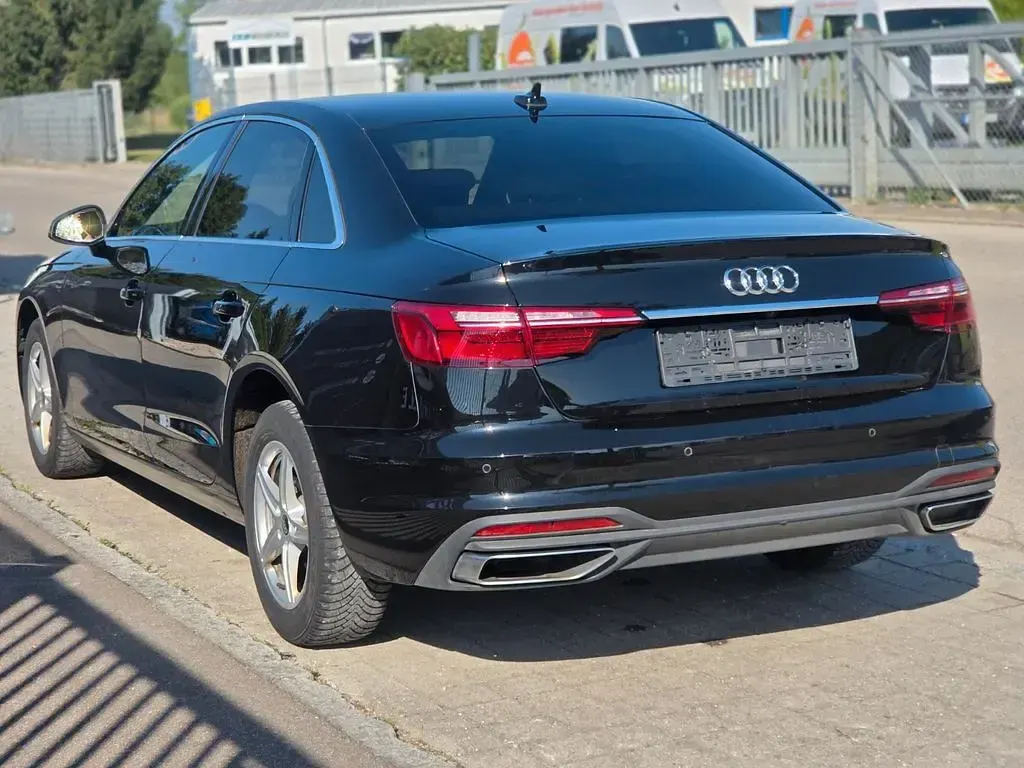 Gebraucht Audi A4 Sport 163 PS (119 kW) 2021 Schwarz Limousine
