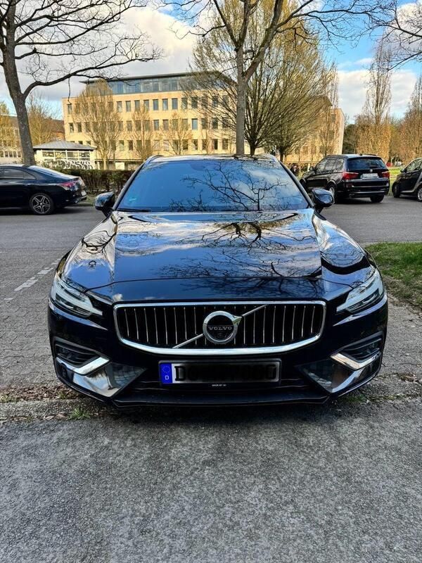 Schwarz Gebraucht 2018 Volvo V60 Inscription Kombi | 26.000 € (Guter Preis) - Bild 1/4