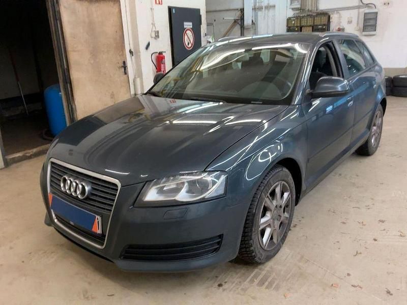 Grau Gebraucht 2009 Audi A3 Ambiente Limousine | 7.700 € (Teuer) - Bild 1/4