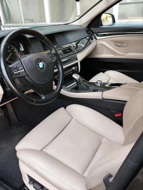 Gebraucht BMW 523 204 PS (150 kW) 2010 Grau Limousine