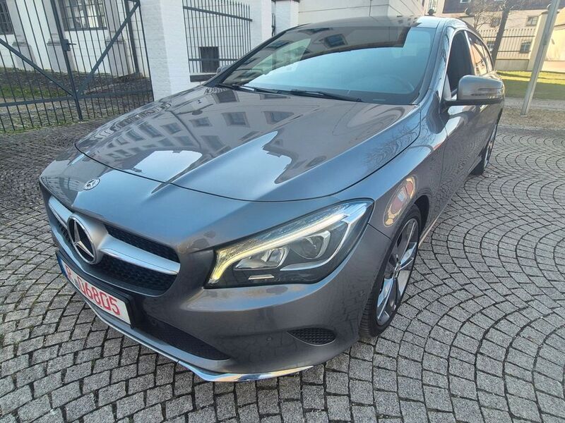 Grau Gebraucht 2018 Mercedes CLA200 Shooting Brake Kombi | 16.399 € (Superpreis) - Bild 1/4