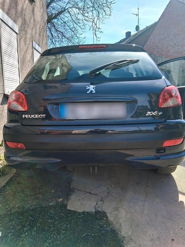 Gebraucht Peugeot 206+ 60 PS (44 kW) 2010 Grau Kleinwagen