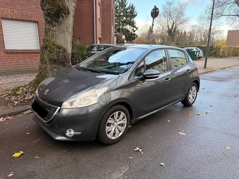 Grau Gebraucht 2012 Peugeot 208 Kleinwagen | 3.790 € (Guter Preis) - Bild 1/4