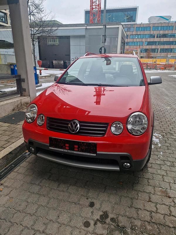 Rot Gebraucht 2005 VW Polo Cross Kleinwagen | 2.950 € (Teuer) - Bild 1/4