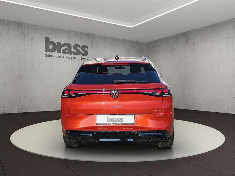 Neu VW T-Roc R-line 150 PS (110 kW) 2026 Flame red metallic SUV