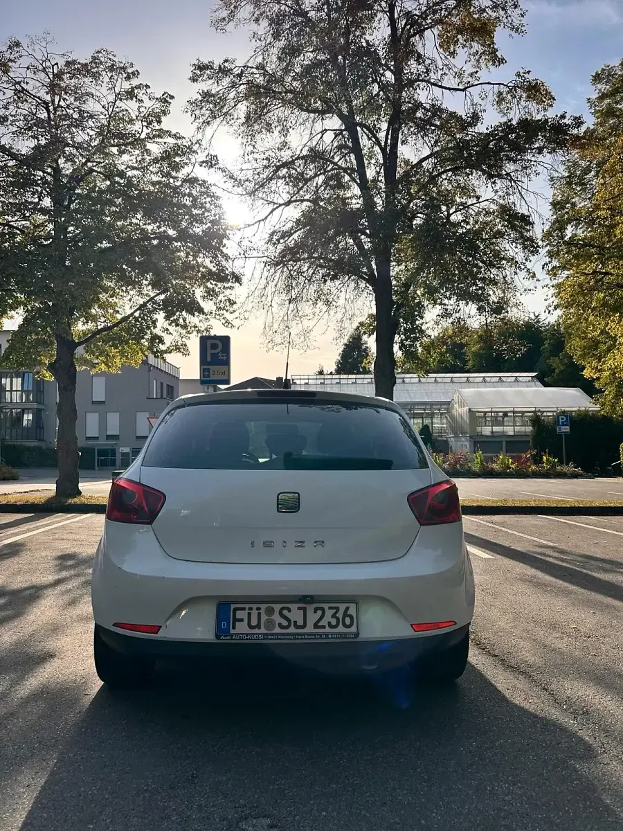 Gebraucht Seat Ibiza 86 PS (63 kW) 2012 Weiß Kleinwagen