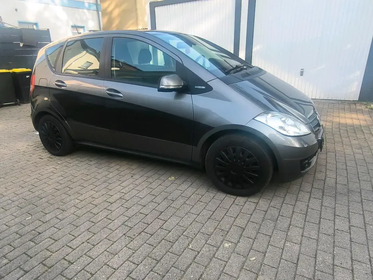 Gebraucht Mercedes A160 95 PS (69 kW) 2010 Grau Limousine