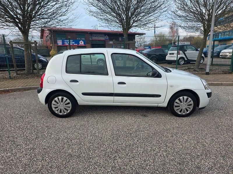 Gebraucht Renault Clio II Campus 58 PS (42 kW) 2006 Weiß Limousine