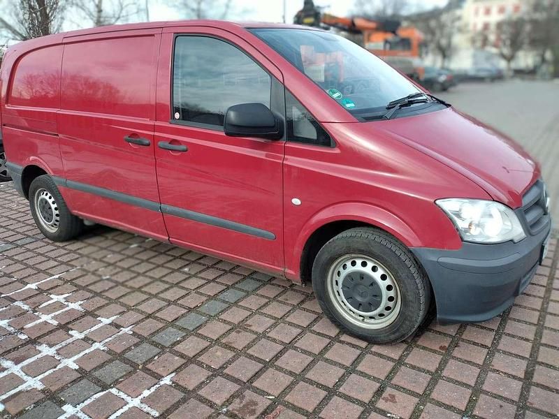 Gebraucht Mercedes Vito 95 PS (69 kW) 2011 Rot Van