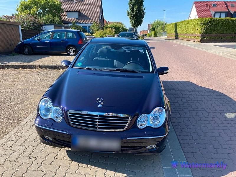 Gebraucht Mercedes C200 Avantgarde 163 PS (119 kW) 2003 Violet Limousine