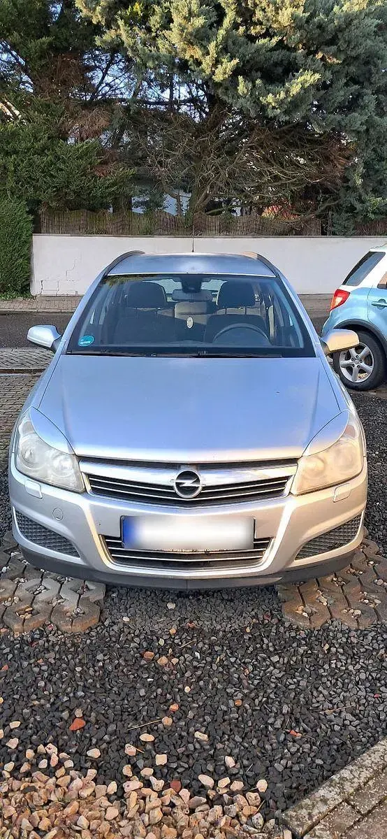Gebraucht Opel Astra Edition 140 PS (102 kW) 2008 Silber Kombi