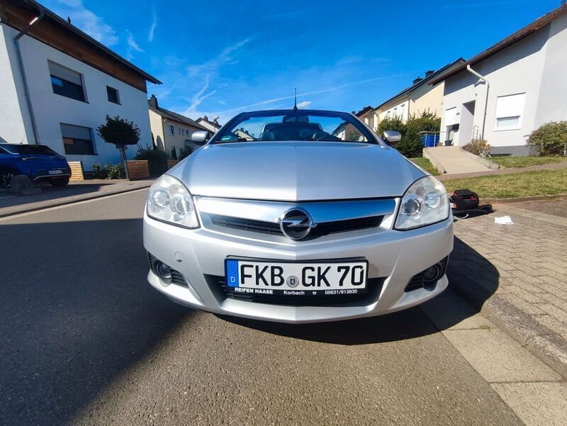 Silber Gebraucht 2006 Opel Tigra Cabrio | 2.690 € (Fairer Preis) - Bild 1/4