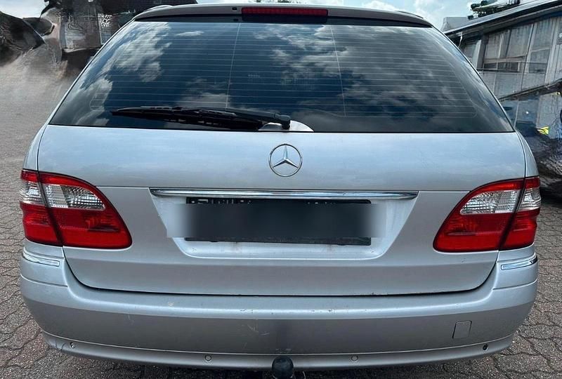 Gebraucht Mercedes E220 150 PS (110 kW) 2004 Silber Kombi