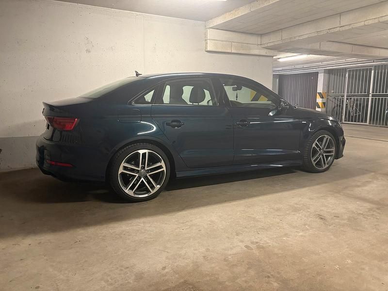 Blau Gebraucht 2019 Audi A3 S-Line Limousine | 16.500 € (Superpreis) - Bild 1/4