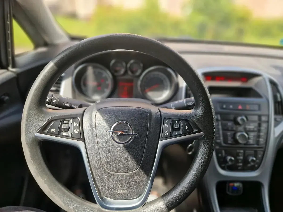 Gebraucht Opel Astra 136 PS (100 kW) 2012 Braun Kombi