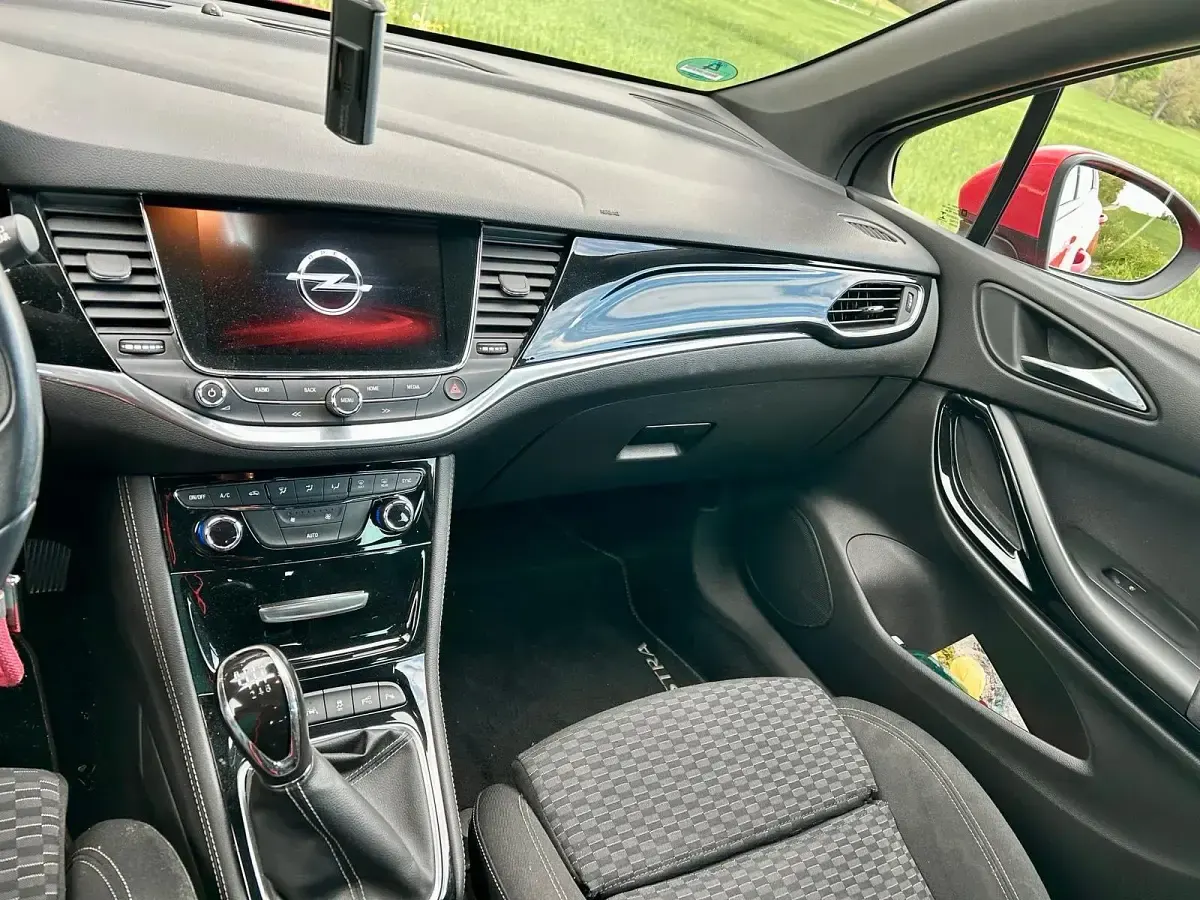 Gebraucht Opel Astra 136 PS (100 kW) 2015 Rot Limousine