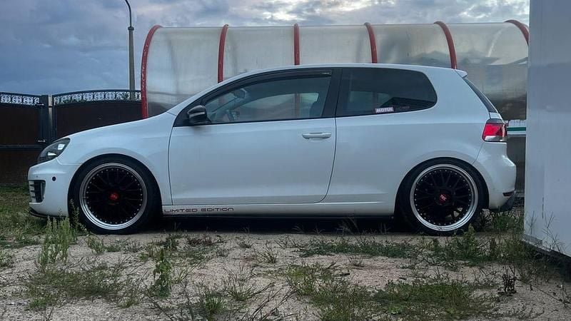 Gebraucht VW Golf VI Team 105 PS (77 kW) 2010 Weiß Kleinwagen