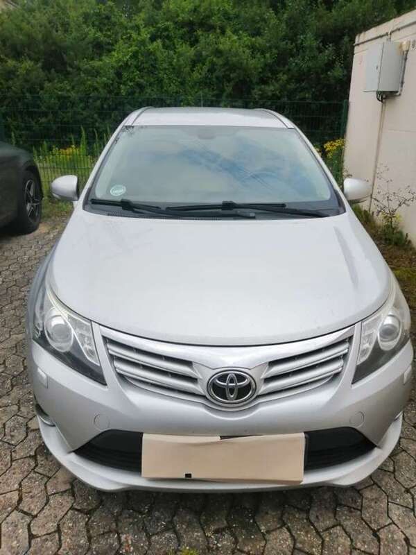 Silber Gebraucht 2012 Toyota Avensis Life Kombi | 5.399 € (Fairer Preis) - Bild 1/4
