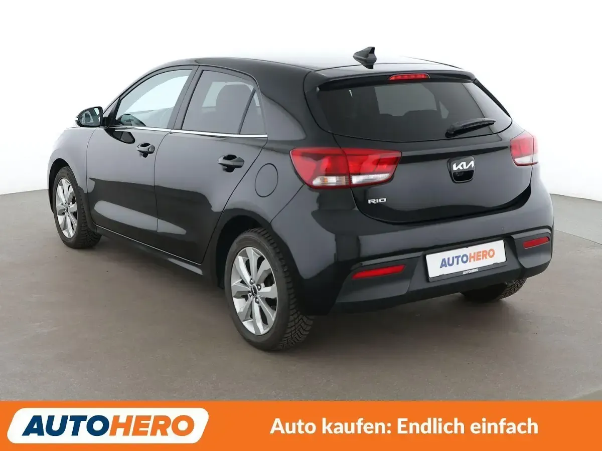 Gebraucht Kia Rio Spirit 120 PS (88 kW) 2022 Schwarz Limousine