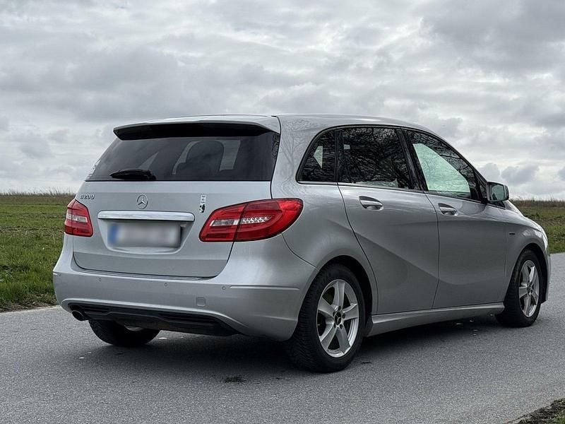 Gebraucht Mercedes B200 Night 156 PS (114 kW) 2011 Silber Van / Kleinbus
