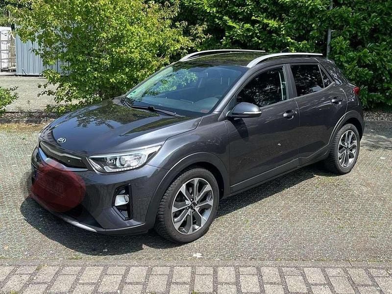 Grau Gebraucht 2020 Kia Stonic DREAM-TEAM Edition SUV | 16.950 € (Fairer Preis) - Bild 1/4