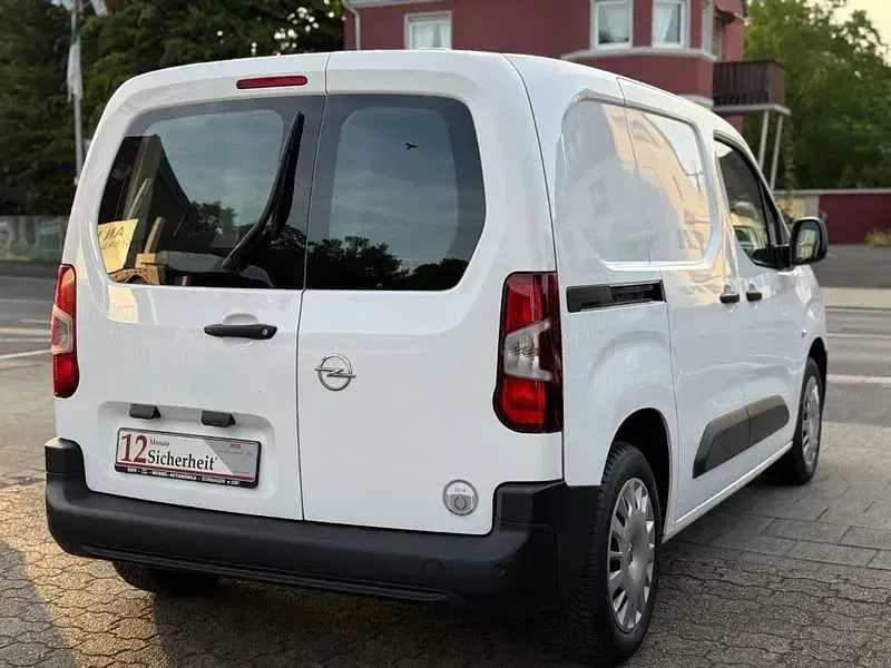 Gebraucht Opel Combo Selection 102 PS (75 kW) 2019 Weiß Van / Kleinbus