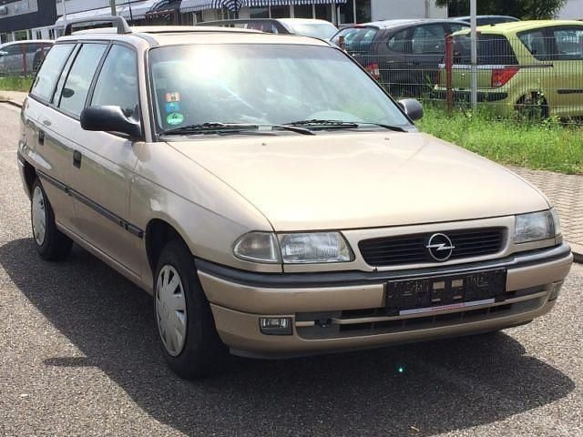 Gebraucht Opel Astra 75 PS (55 kW) 1996 Gold metallic Kombi