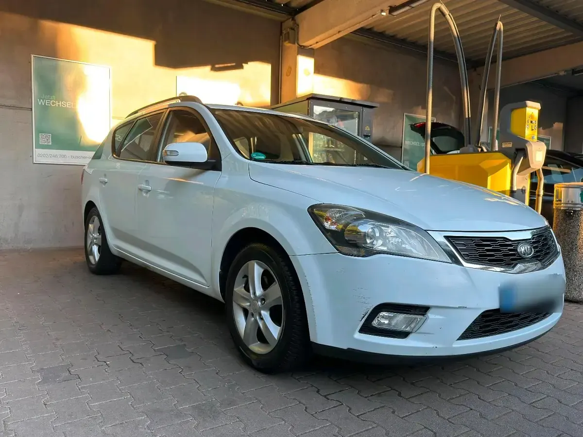 Gebraucht Kia Ceed 125 PS (91 kW) 2011 Weiß Kleinwagen