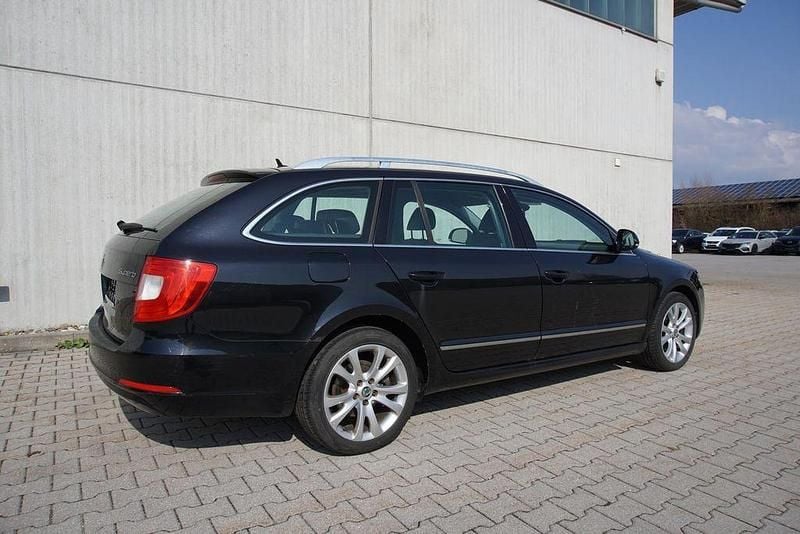Gebraucht Skoda Superb 170 PS (125 kW) 2010 Schwarzmagic perleffekt Kombi
