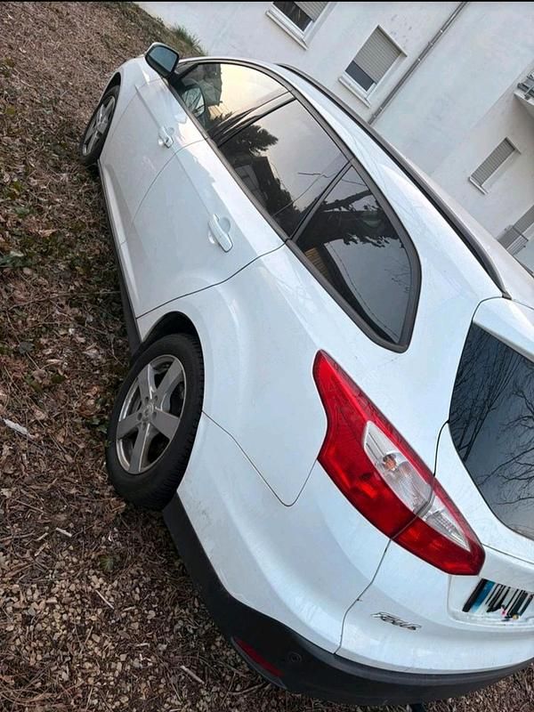 Usata Ford Focus 125 CV (91 kW) 2014 Bianco Station wagon