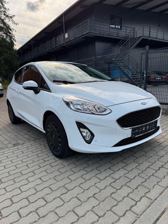 Weiß Gebraucht 2017 Ford Fiesta Cool & Connect Kleinwagen | 7.500 € (Fairer Preis) - Bild 1/4