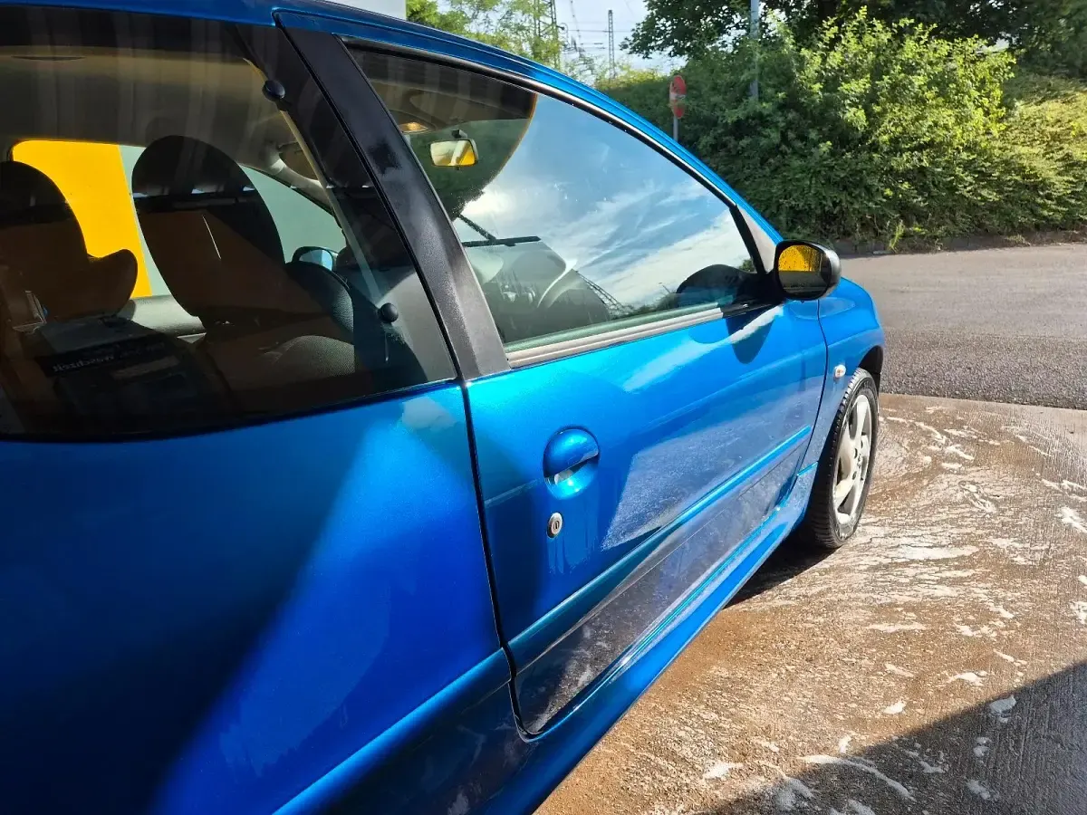 Gebraucht Peugeot 206 Tendance 89 PS (65 kW) 2005 Blau Kleinwagen