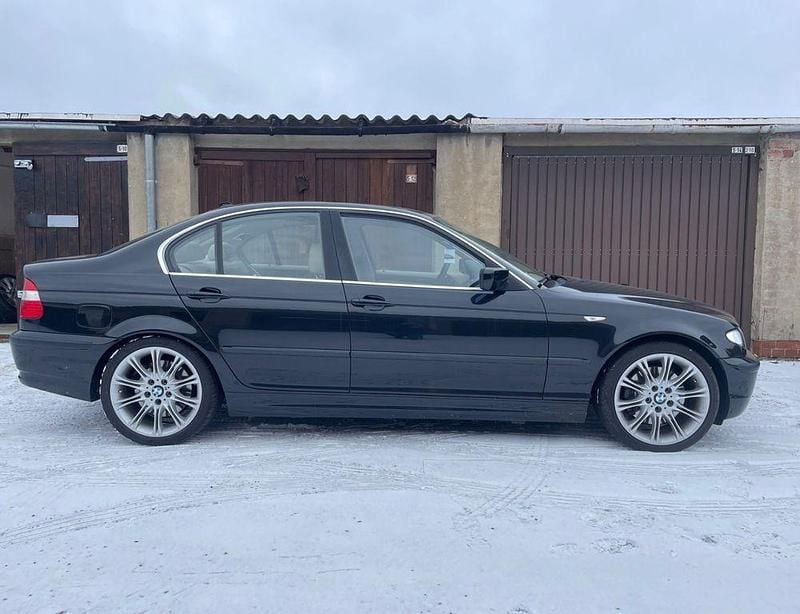 Schwarz Gebraucht 2003 BMW 330 Sport Line Limousine | 9.650 € (Fairer Preis) - Bild 1/4