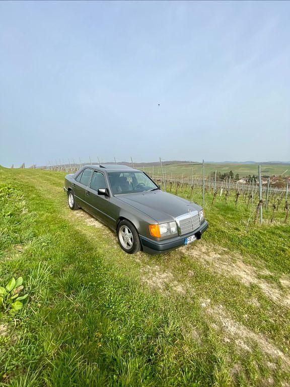 Gebraucht Mercedes 200 105 PS (77 kW) 1988 Schwarz Limousine