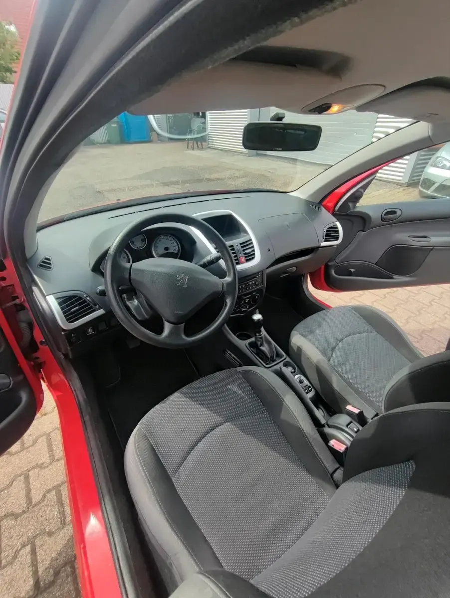 Gebraucht Peugeot 206+ 85 PS (62 kW) 2009 Rot Kleinwagen