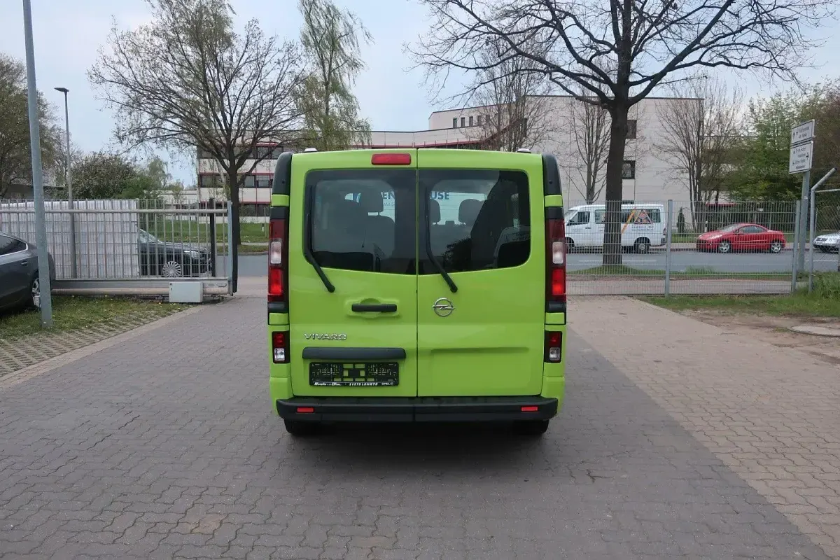 Second-hand Opel Vivaro 95 CP (69 kW) 2018 Verde Monovolum