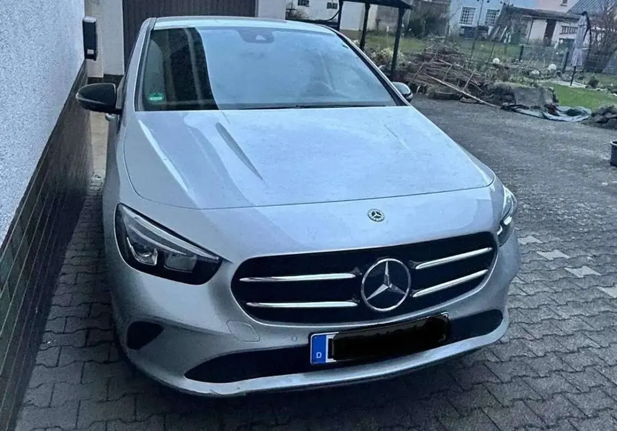 Gebraucht Mercedes B200 Progressive 163 PS (119 kW) 2020 Silber Kleinwagen