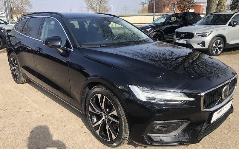 Usado Volvo V60 Core 197 HP (144 kW) 2025 Preto Carrinha