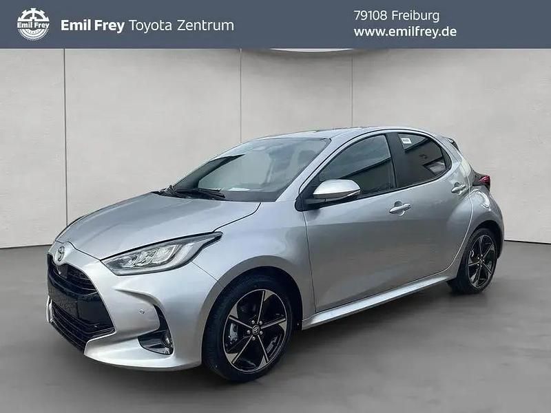 Neu Toyota Yaris Hybrid Style 131 PS (96 kW) 2025 Silber Limousine