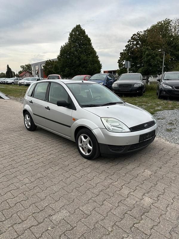 Grau Gebraucht 2003 Ford Fiesta Kleinwagen | 900 € (Guter Preis) - Bild 1/4